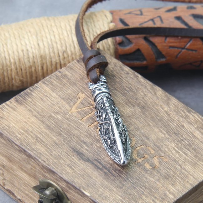 Vikingský náhrdelník z chirurgickej ocele - Dragon spear