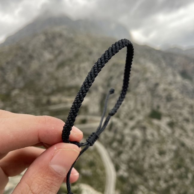 Pletený macrame náramek - ČERNÝ