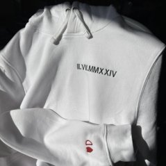 Mikina s vlastní výšivkou