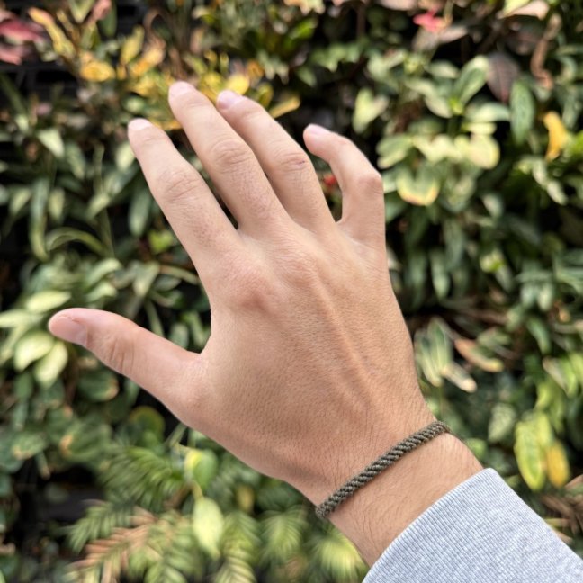 Pletený macrame náramek - KHAKI