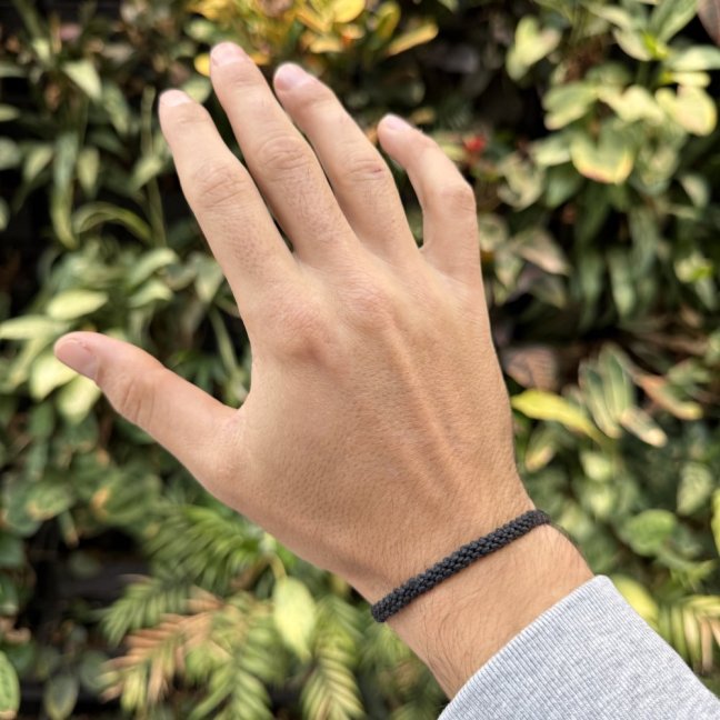 Pletený macrame náramek - ČERNÝ