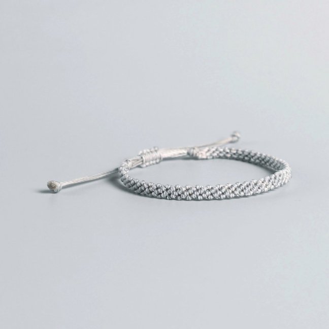 Pletený macrame náramok - ŠEDÝ