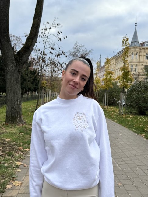 Mikina s vlastní výšivkou bez kapuce