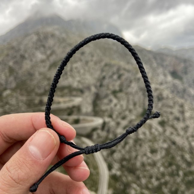 Pletený macrame náramek - ČERNÝ
