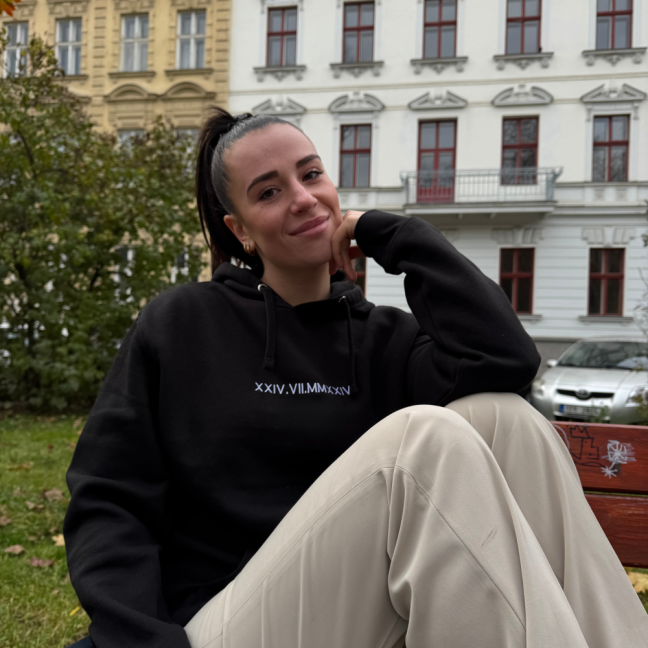 Mikina s vlastní výšivkou