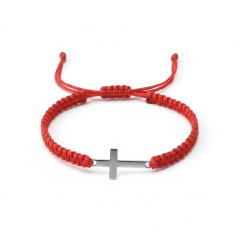 Pletený macrame náramek s křížkem - ČERVENÝ