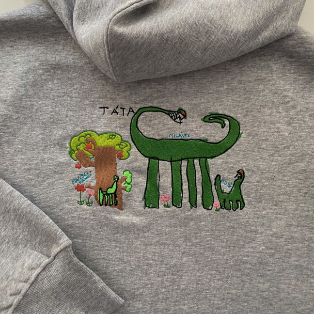 Mikina s vlastnou výšivkou na zips