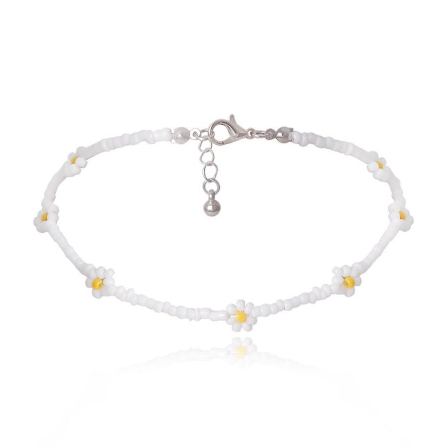 Korálkový choker - Bílé květinky