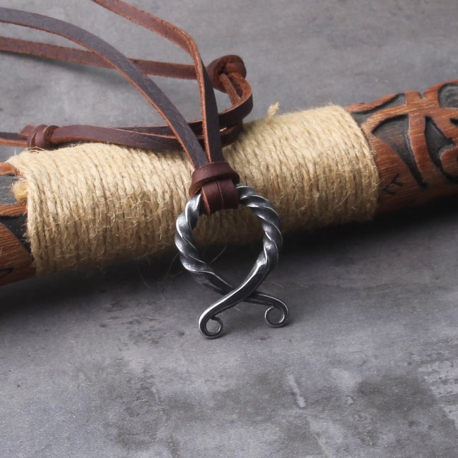 Vikingský náhrdelník z chirurgické oceli - Troll Cross